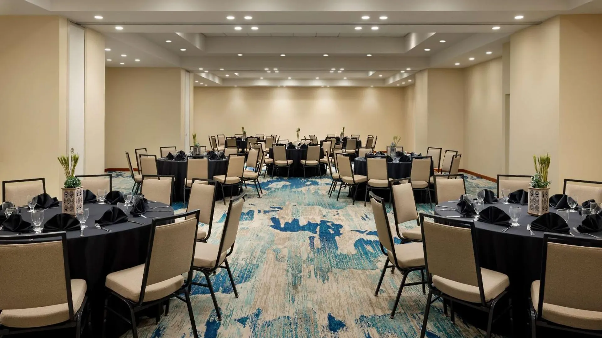 Resort Embassy Suites By Hilton San Juan - Hotel & Casino